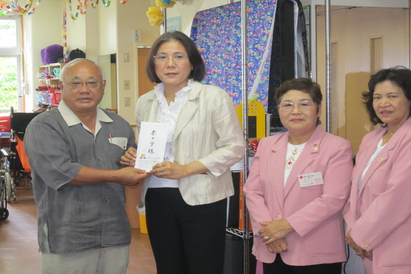 赤嶺代表から社資贈呈